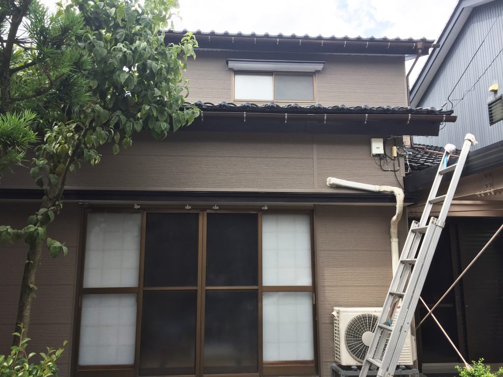 高岡市 外壁サイディング Kmew はる一番 屋根瓦葺き替え工事 富山 石川県でリフォームをお考えならオリバーへお任せ下さい